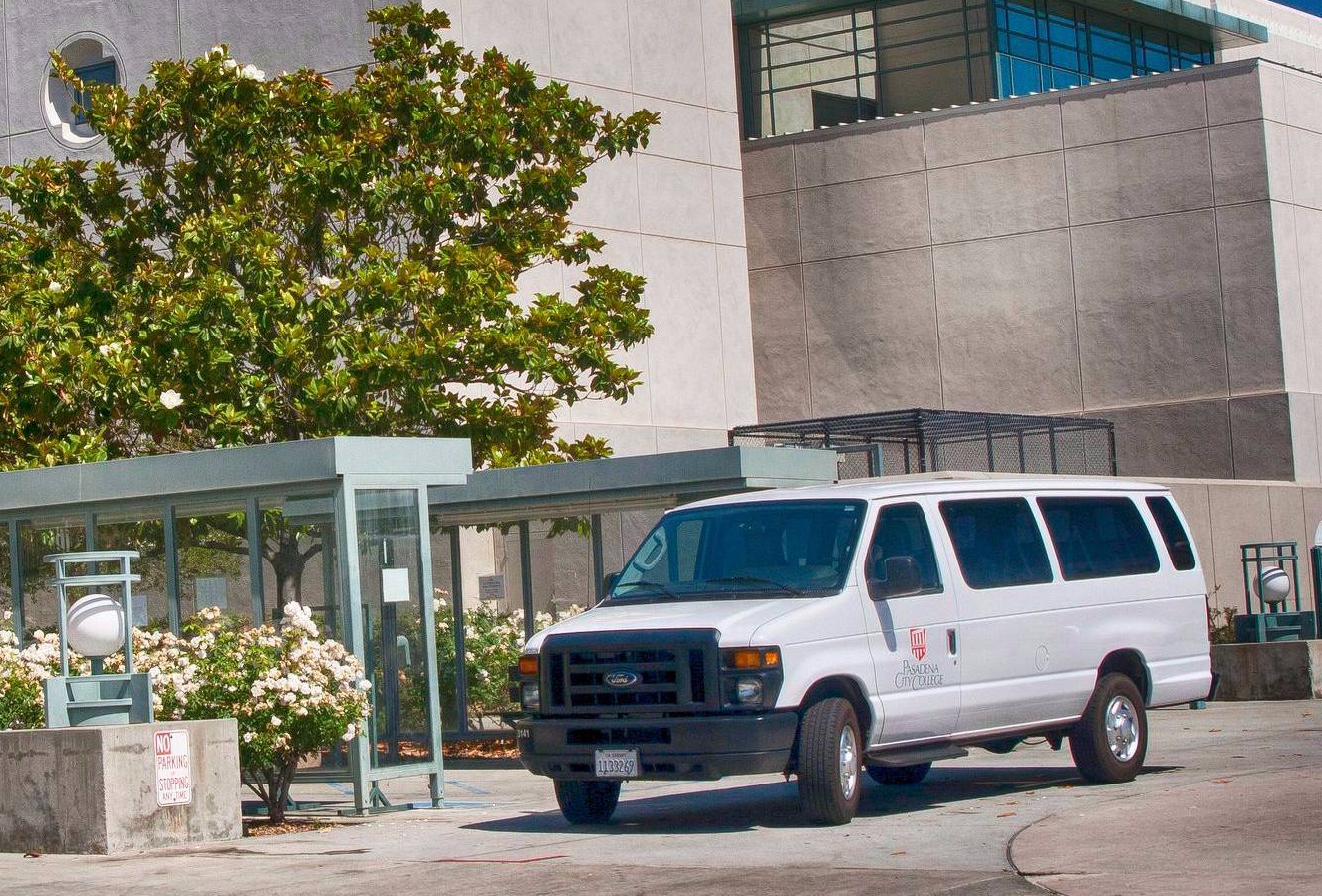 The PCC Shuttle waits for students at the main cmpus